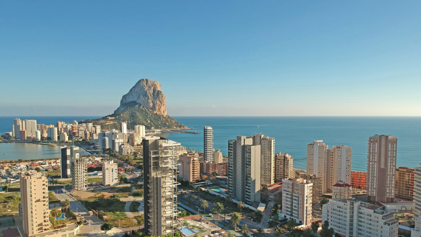 Torre Calpe, edificio plurifamiliar de 19 plantas de altura en la Avenida de los Ejércitos, Calpe